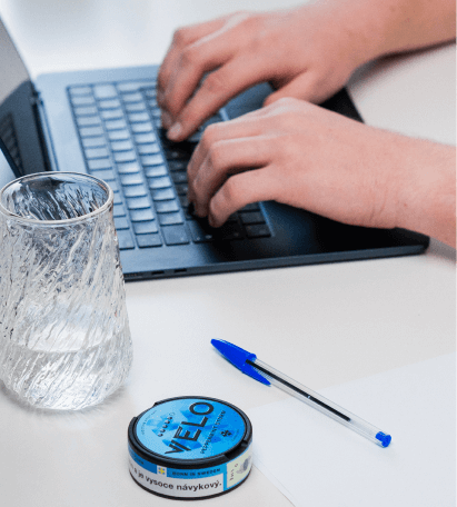 Obrázek VELO na kancelářském stole